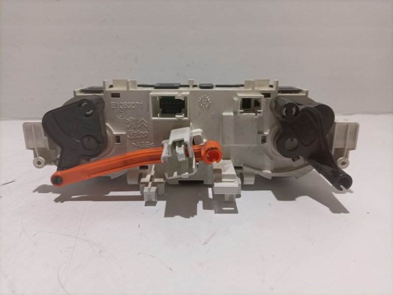 Recambio de mando calefaccion / aire acondicionado para peugeot 208 referencia OEM IAM 96722483 E1063173A T1013332G