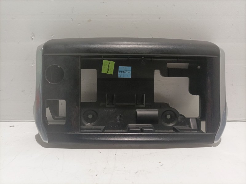 Recambio de mascara de radio para peugeot 208 referencia OEM IAM 9672846077 44557M 1131281X