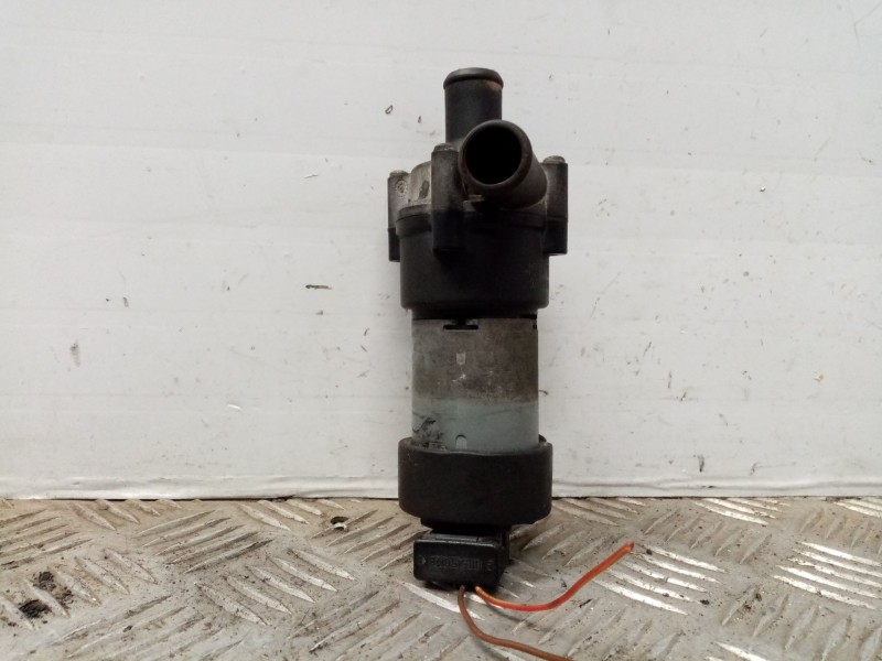 Recambio de bomba agua para mercedes clase c (w203) berlina referencia OEM IAM 2038350064  