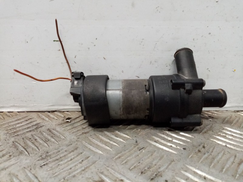 Recambio de bomba agua para mercedes clase c (w203) berlina referencia OEM IAM 2038350064  