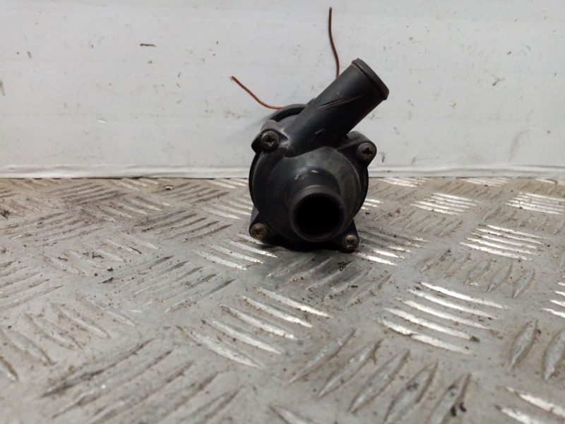 Recambio de bomba agua para mercedes clase c (w203) berlina referencia OEM IAM 2038350064  