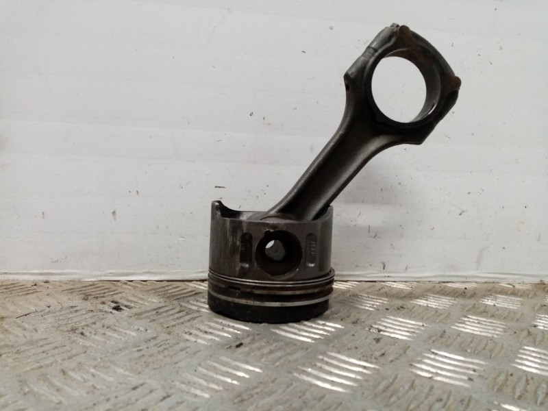 Recambio de piston para mercedes clase c (w203) berlina referencia OEM IAM 857847  