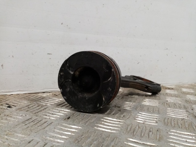 Recambio de piston para mercedes clase c (w203) berlina referencia OEM IAM 857847  