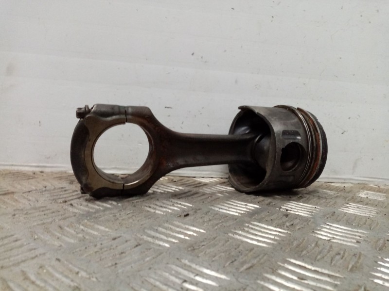 Recambio de piston para mercedes clase c (w203) berlina referencia OEM IAM 857847  