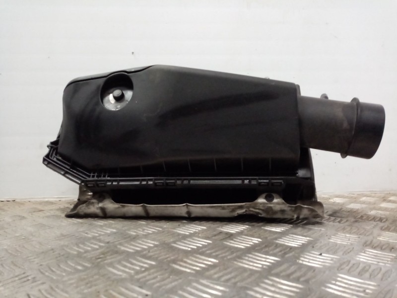 Recambio de filtro aire para mercedes clase c (w203) berlina referencia OEM IAM 6110902301  