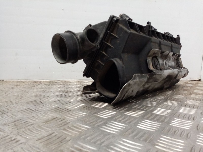 Recambio de filtro aire para mercedes clase c (w203) berlina referencia OEM IAM 6110902301  