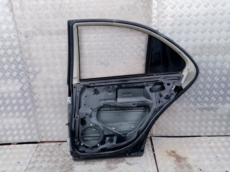 Recambio de puerta trasera derecha para mercedes clase c (w203) berlina referencia OEM IAM 2037300805  