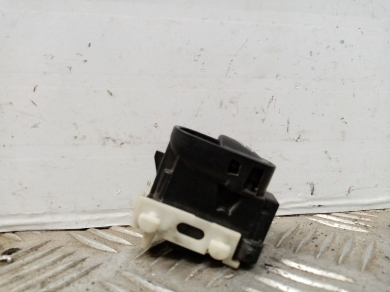 Recambio de mando elevalunas trasero izquierdo para mercedes clase c (w203) berlina referencia OEM IAM 20382002109116  