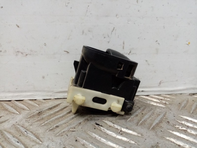 Recambio de mando elevalunas trasero derecho para mercedes clase c (w203) berlina referencia OEM IAM 20382002109116  