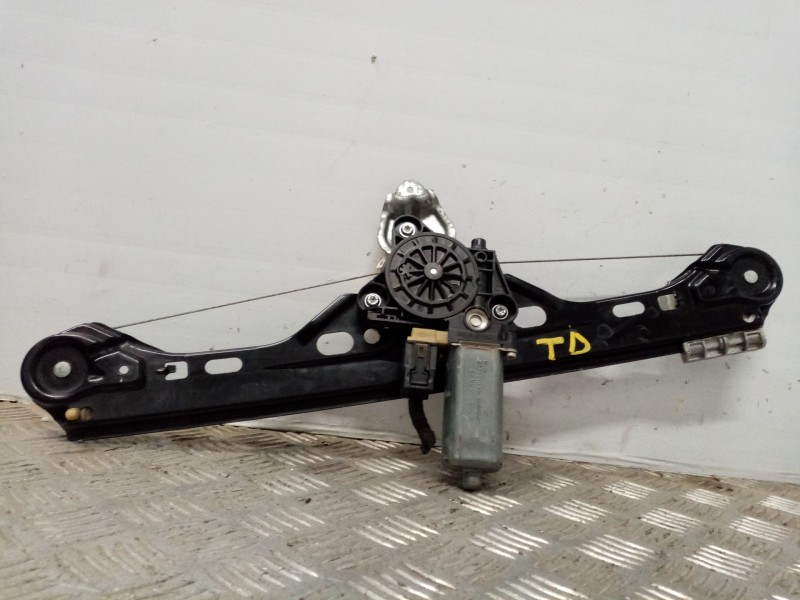 Recambio de elevalunas trasero derecho para mercedes clase c (w203) berlina referencia OEM IAM 2037300446 0130822007 