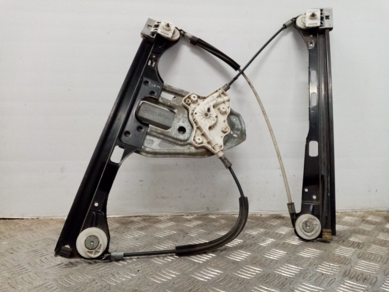 Recambio de elevalunas delantero izquierdo para mercedes clase c (w203) berlina referencia OEM IAM 2037201546 a2208204642 