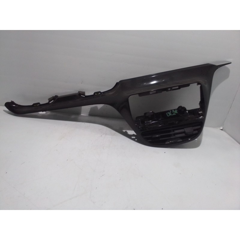 Recambio de mascara central de salpicadero para peugeot 208 referencia OEM IAM 1097753x 9673830077 44488m