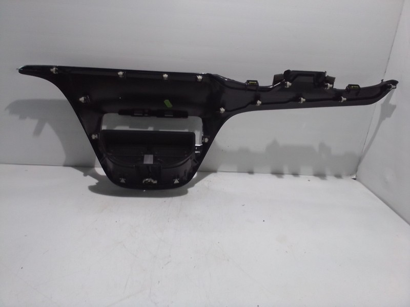Recambio de mascara central de salpicadero para peugeot 208 referencia OEM IAM 1097753x 9673830077 44488m