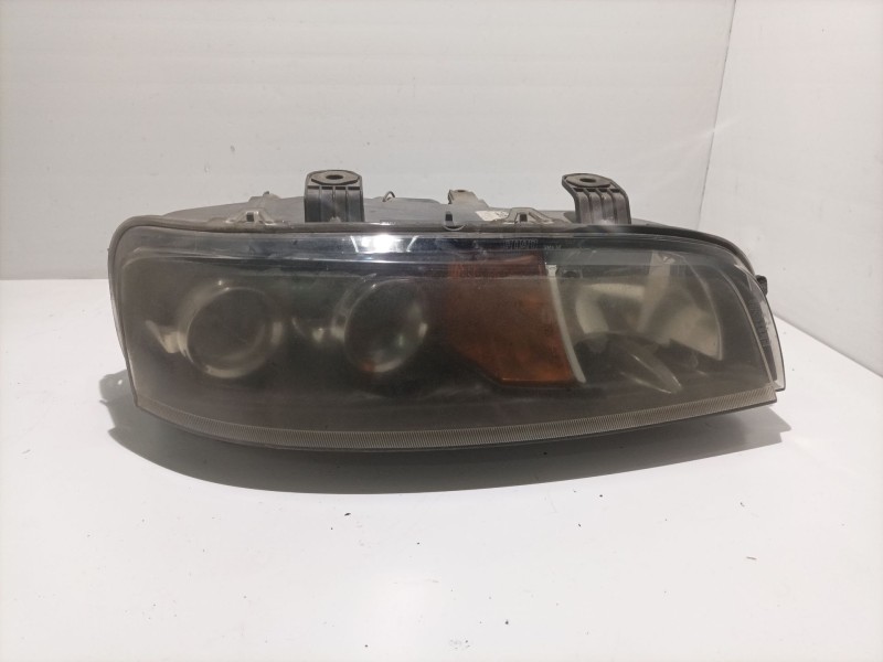 Recambio de faro izquierdo para fiat punto berlina (188) referencia OEM IAM 89100453  