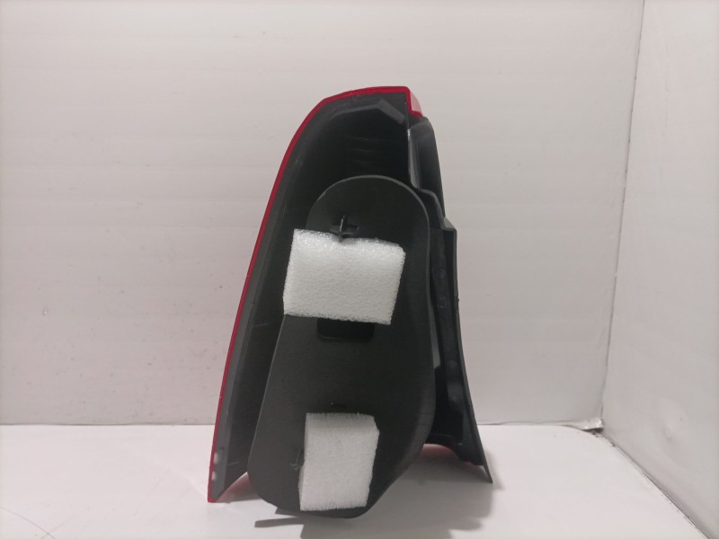 Recambio de piloto trasero derecho para dacia logan referencia OEM IAM 16250132  