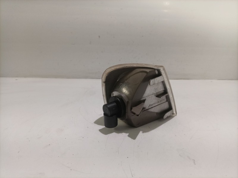 Recambio de piloto delantero izquierdo para peugeot 405 berlina referencia OEM IAM 10840L  