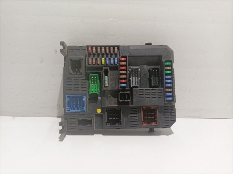 Recambio de caja reles / fusibles para peugeot 208 referencia OEM IAM 9672125080  