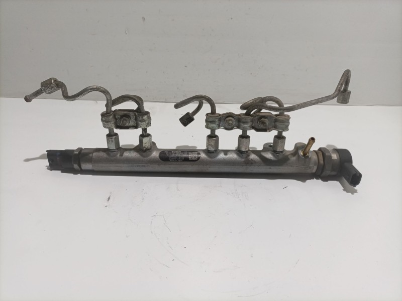 Recambio de rampa inyectora para toyota auris 1.4 turbodiesel cat referencia OEM IAM 1077800452  