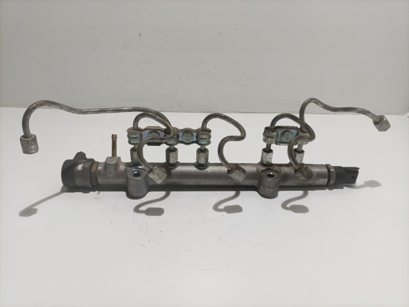 Recambio de rampa inyectora para toyota auris 1.4 turbodiesel cat referencia OEM IAM 1077800452  