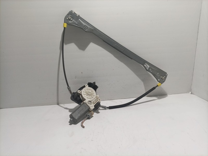 Recambio de elevalunas delantero derecho para renault clio ii fase ii (b/cb0) referencia OEM IAM 8200209886  