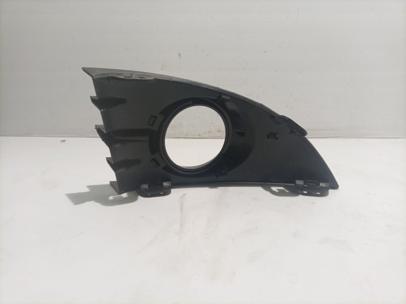 Recambio de rejilla paragolpes izquierdo para renault scenic ii grand confort dynamique referencia OEM IAM 7701477302  