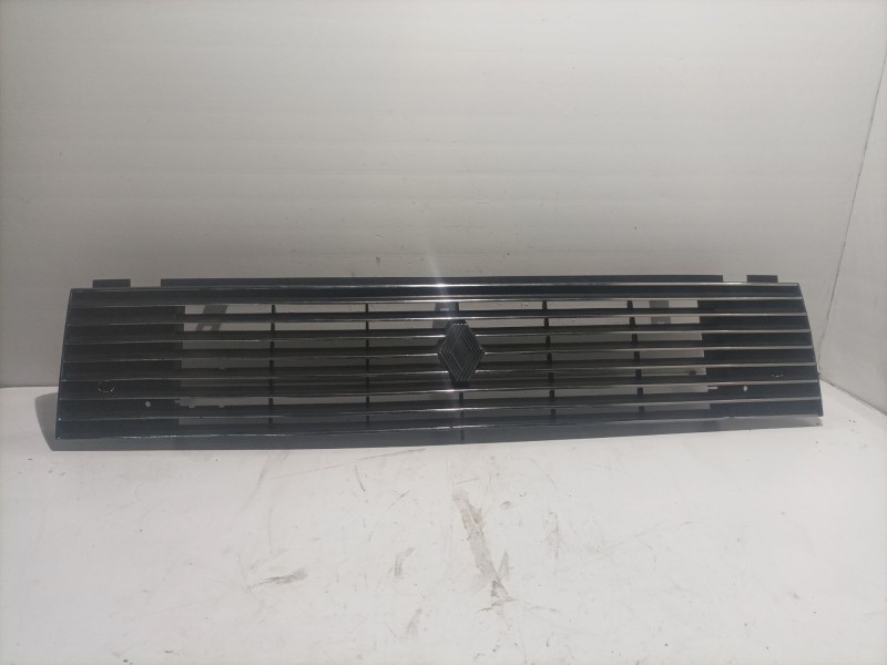 Recambio de rejilla delantera para renault r9 referencia OEM IAM 7700750089  