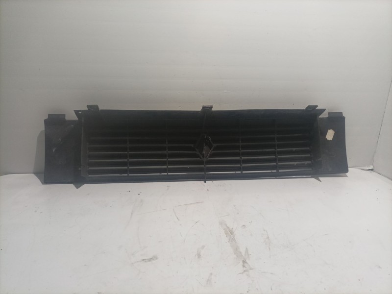 Recambio de rejilla delantera para renault r9 referencia OEM IAM 7700750089  