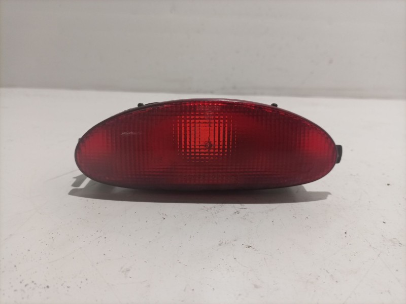 Recambio de piloto trasero central para peugeot 206 berlina 1.9 diesel referencia OEM IAM 451062  