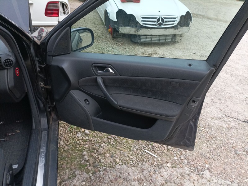 mercedes clase c (w203) berlina del año 2004