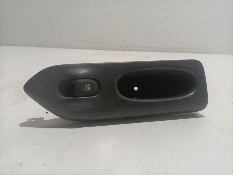 Recambio de mando elevalunas trasero derecho para renault laguna (b56) 1.9 dci diesel cat referencia OEM IAM 7701707067  