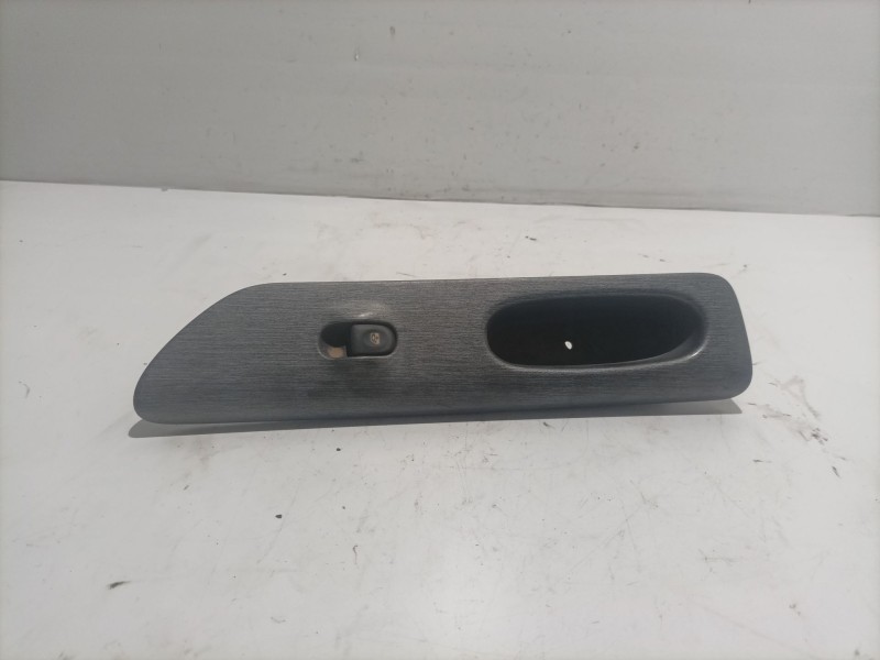 Recambio de mando elevalunas delantero izquierdo para renault laguna grandtour (k56) referencia OEM IAM 7700417094  