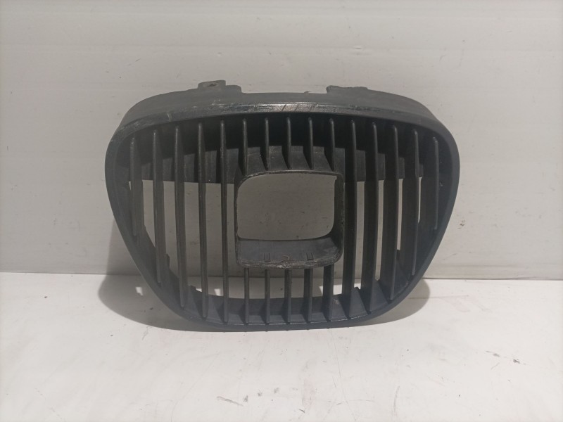 Recambio de rejilla delantera para seat ibiza (6l1) 1.4 16v referencia OEM IAM 6L0853654  