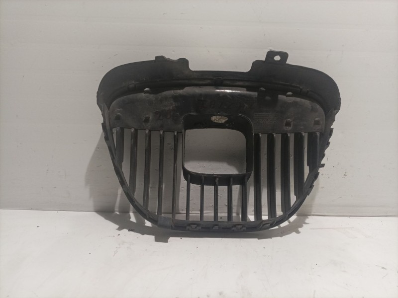 Recambio de rejilla delantera para seat ibiza (6l1) 1.4 16v referencia OEM IAM 6L0853654  