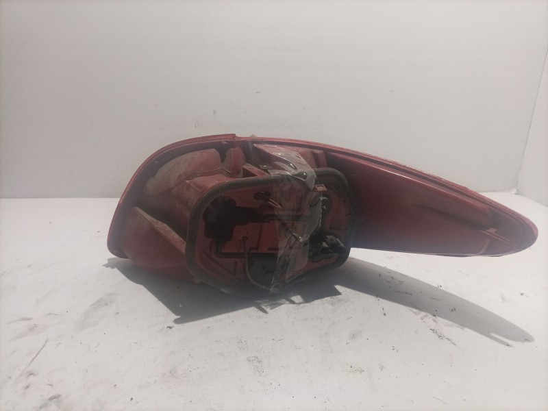 Recambio de piloto trasero izquierdo para peugeot 206 berlina 1.9 diesel referencia OEM IAM 5627566  