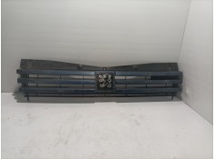 Recambio de rejilla delantera para peugeot 205 berlina referencia OEM IAM 9253108580  