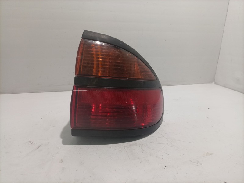 Recambio de piloto trasero derecho para renault laguna (b56) referencia OEM IAM 199680  