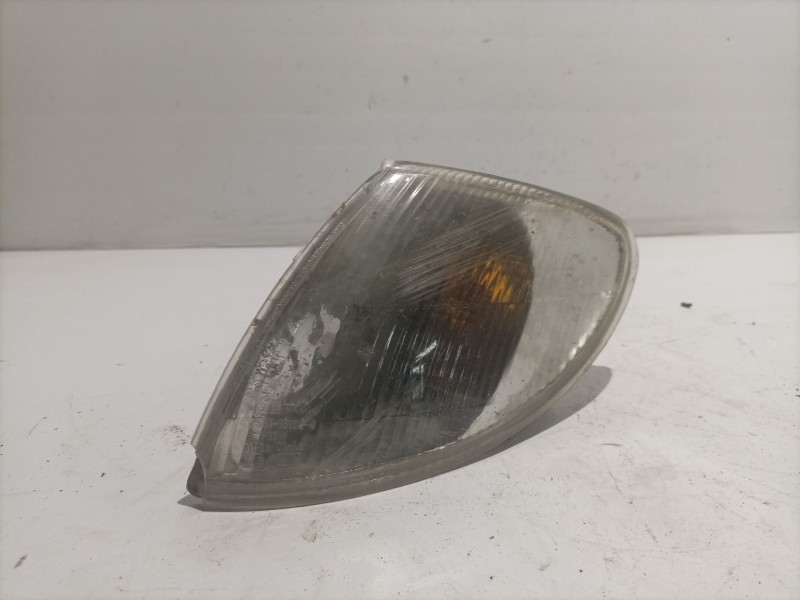 Recambio de piloto delantero derecho para renault megane 1.6e referencia OEM IAM 979899  