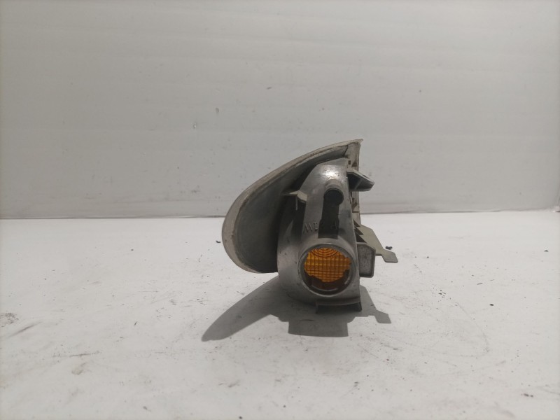 Recambio de piloto delantero derecho para renault megane 1.6e referencia OEM IAM 979899  