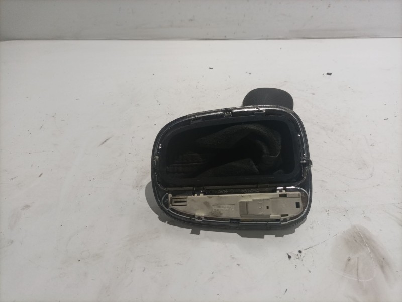 Recambio de guarnecidos palanca cambio para mercedes clase c (w203) berlina referencia OEM IAM A2032675110  