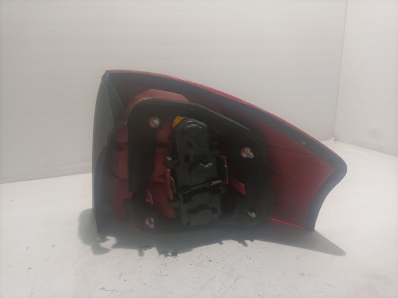 Recambio de piloto trasero izquierdo para audi a6 berlina (4b2) 1.8 t referencia OEM IAM 4B5945095  