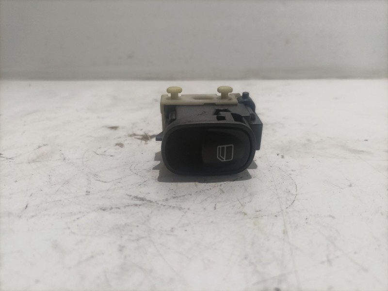 Recambio de mando elevalunas trasero derecho para mercedes clase c (w203) berlina referencia OEM IAM A2038200210 501807 SWF