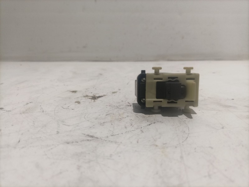 Recambio de mando elevalunas trasero derecho para mercedes clase c (w203) berlina referencia OEM IAM A2038200210 501807 SWF