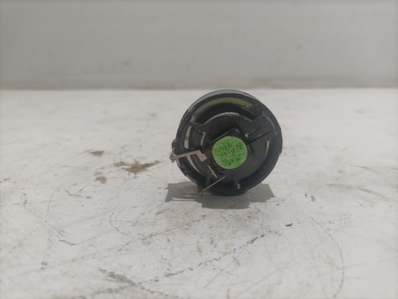 Recambio de altavoz para mercedes clase c (w203) berlina referencia OEM IAM A2038204102  