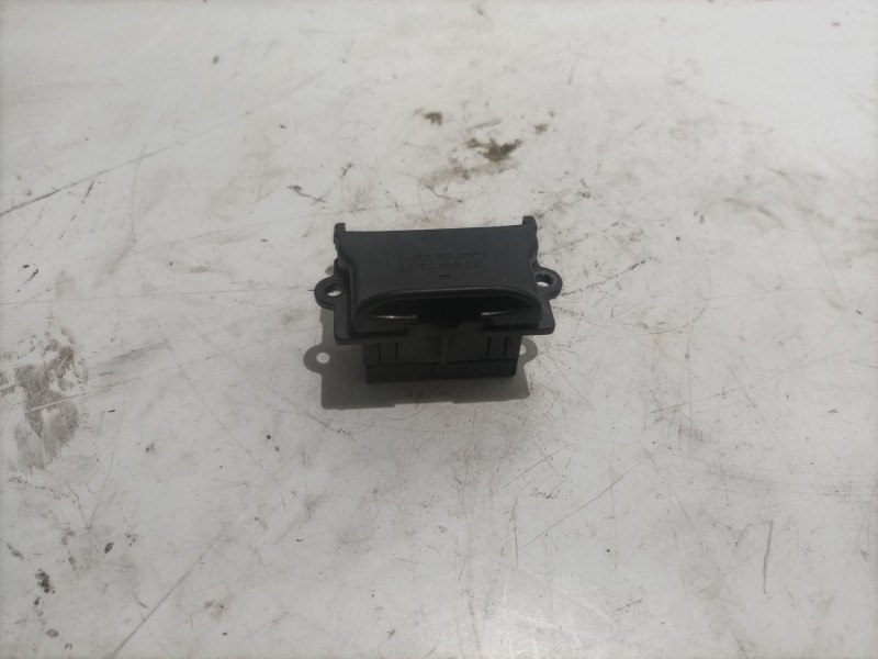 Recambio de moldura para mercedes clase c (w203) berlina referencia OEM IAM 2025402373  