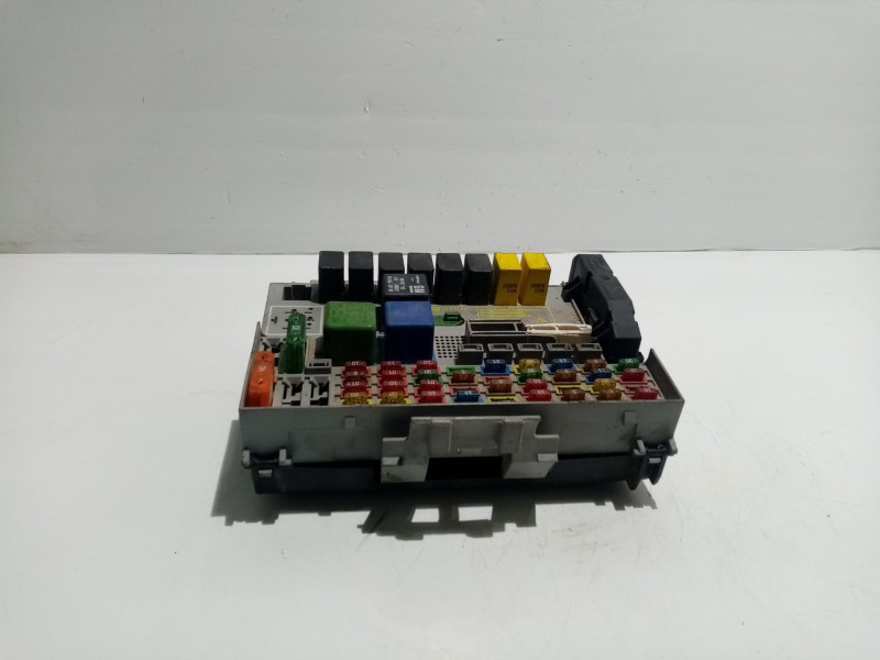 Recambio de caja reles / fusibles para opel zafira a club referencia OEM IAM 24412497  
