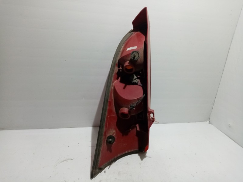 Recambio de piloto trasero derecho para ford focus berlina (cak) trend referencia OEM IAM 1214226  