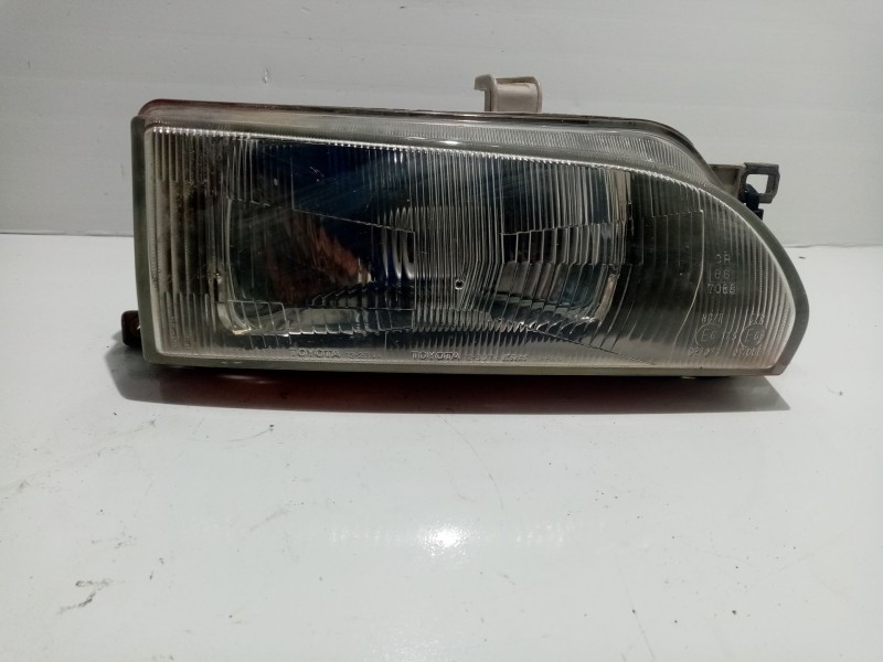 Recambio de faro derecho para toyota corolla (e11) referencia OEM IAM 1537013  