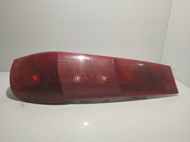 Recambio de piloto trasero derecho para fiat punto berl. (176) referencia OEM IAM 464010820  