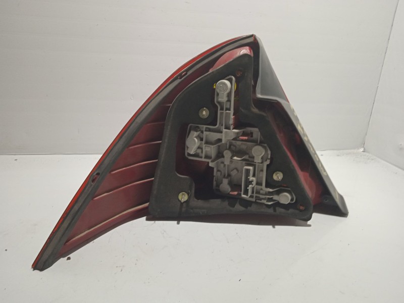 Recambio de piloto trasero derecho para ford mondeo berlina (ge) trend referencia OEM IAM 1371849  