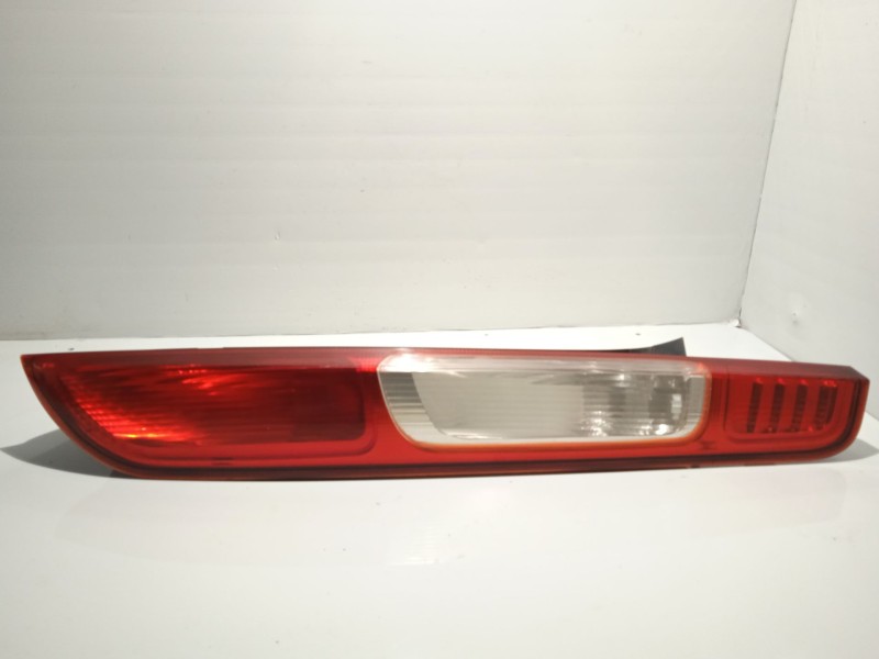 Recambio de piloto trasero derecho para ford focus berlina (cap) referencia OEM IAM   